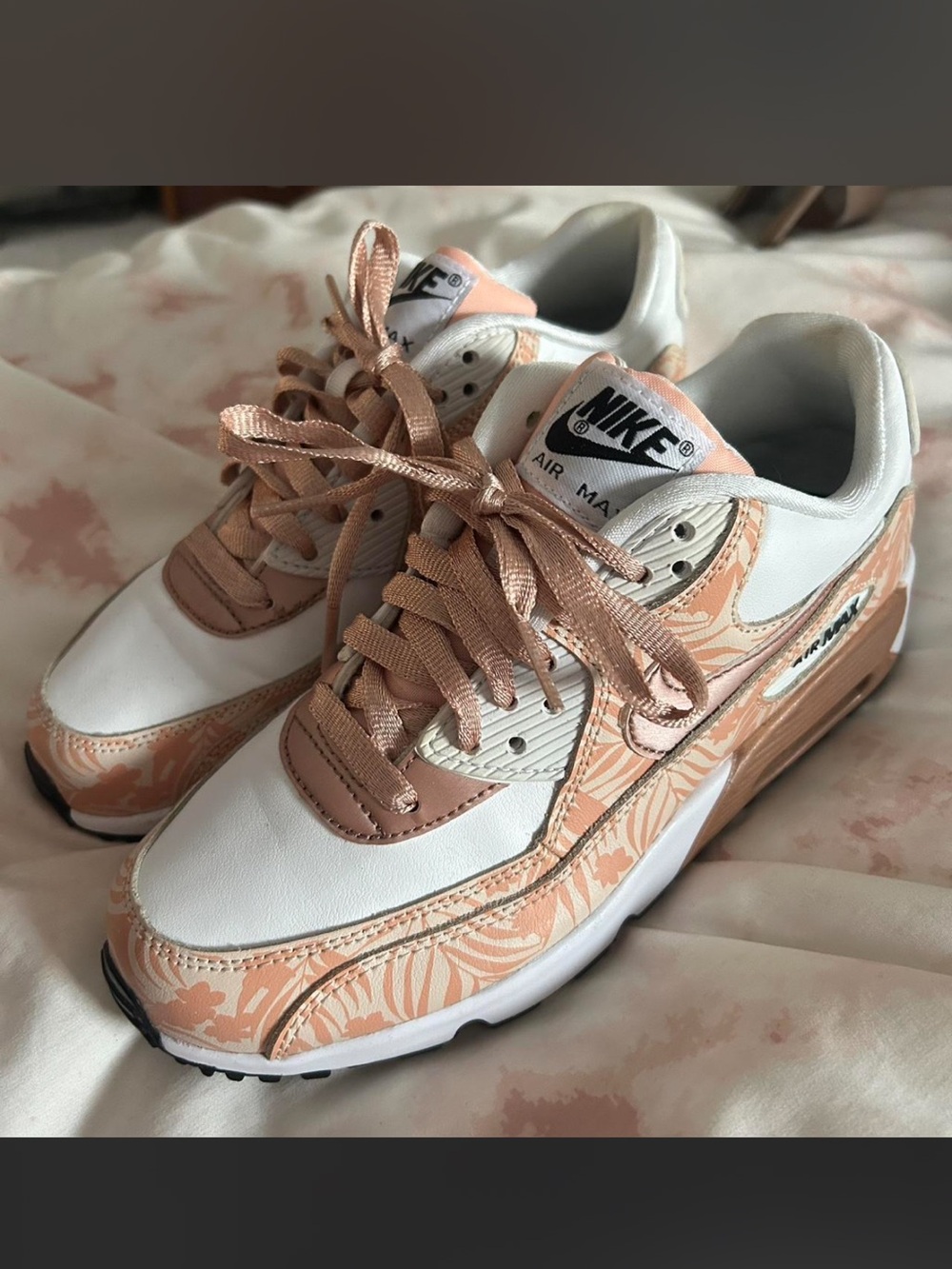 Nike Women’s Sneakers in Peach and White